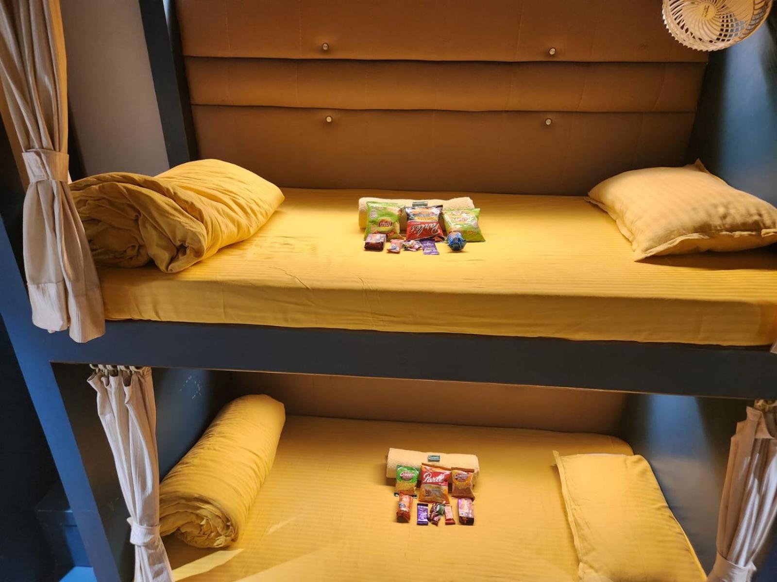 Sinhassan Dormitory Hostel Juhu Мумбаи Экстерьер фото