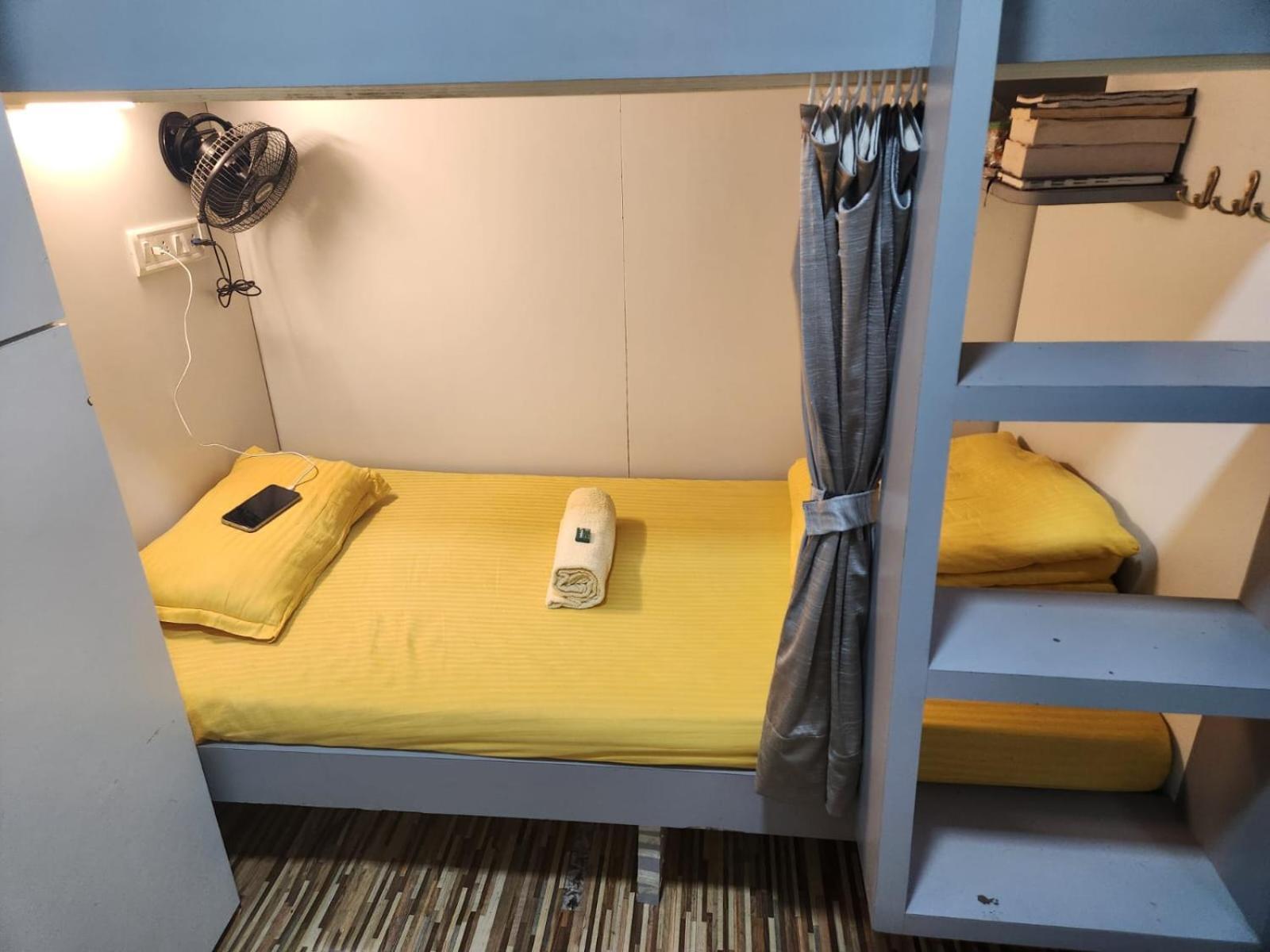 Sinhassan Dormitory Hostel Juhu Мумбаи Экстерьер фото