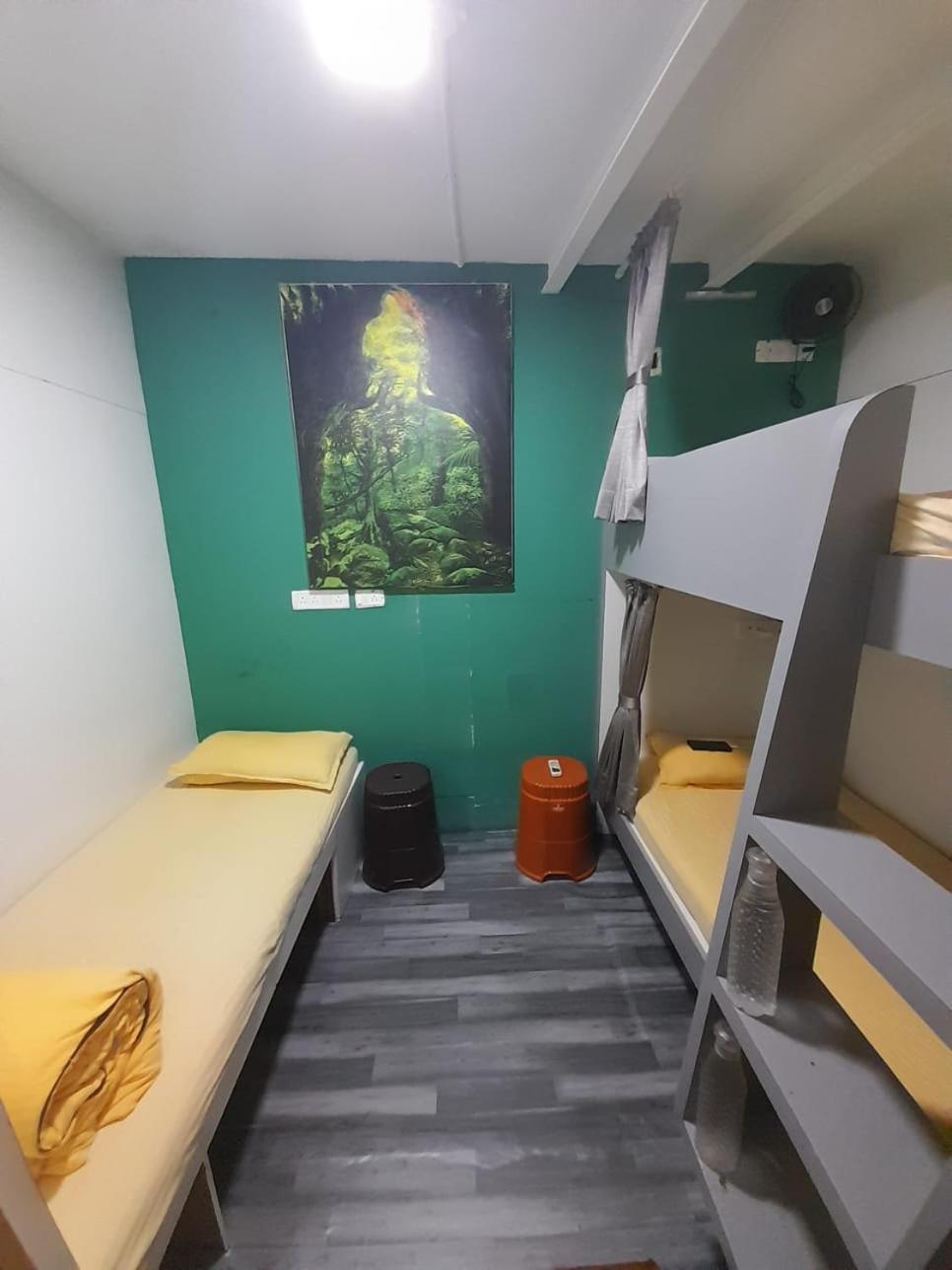 Sinhassan Dormitory Hostel Juhu Мумбаи Экстерьер фото